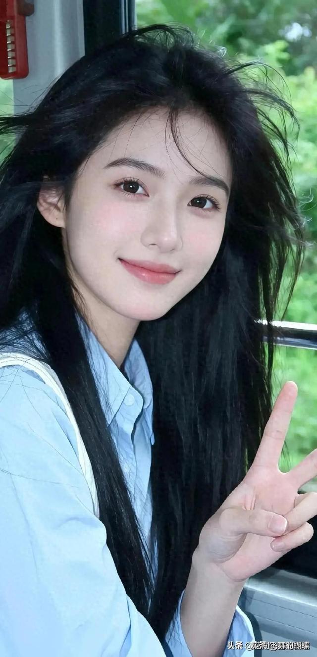 湖北荆州一校花,168cm皮肤白到发光,身材也很顶级,太美啦