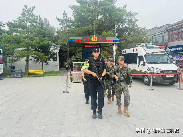 这个旅游季，他们给游客披上安全铠甲
