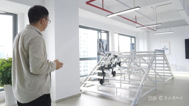 工业级四足机器人适配场景开发，为数字贵州注入新动能