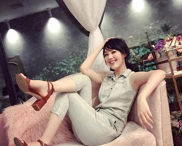 讨好大佬	，陪睡上位，遭央视“开除	”，她身上的标签哪个才是真的