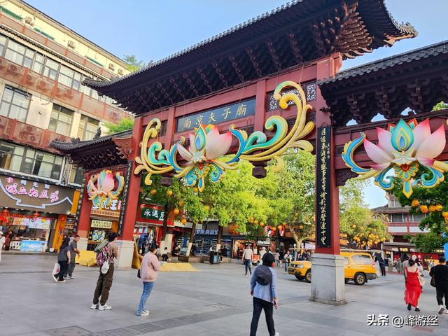 漫步秦淮河，从夫子庙到老门东，寻乌衣巷夕阳和朱雀桥野草