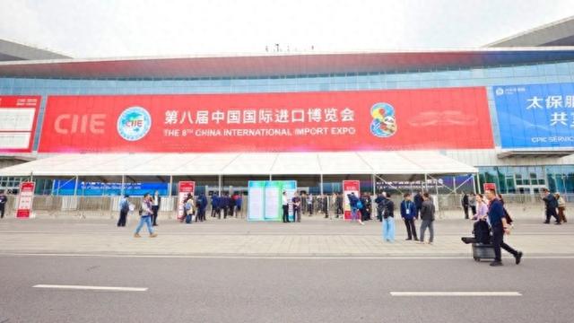 “智慧大脑”助力低空经济规模化落地，卓翼智能天枢OS首秀亮相进博会