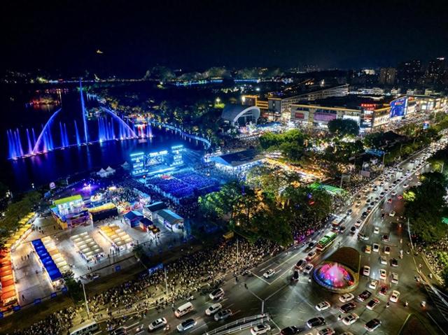 科技焕活文旅新体验：第三届“肇庆环星湖蓝带啤酒嘉年华”正式启幕！