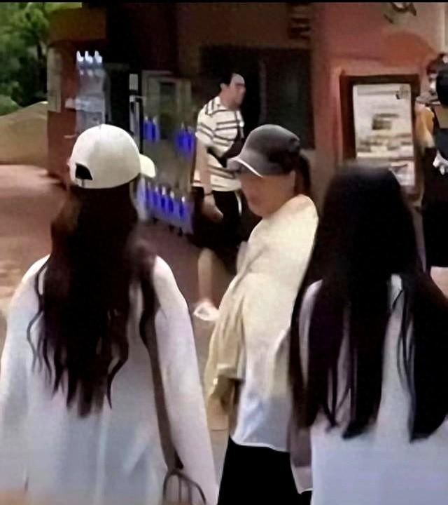 小玥儿长高了！全家去广州长隆动物园度假，小玥儿好瘦好美像大S