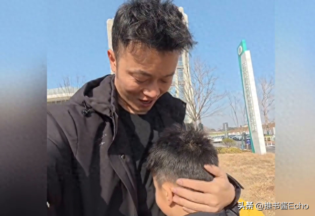 秋天爸爸去看秋天的路上风都是甜的，看把秋爸高兴的！