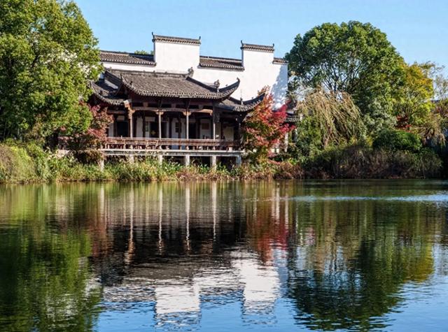 上海最冷门4A景区:老板砸10亿搬来徽州古城,地铁直达无人问津!
