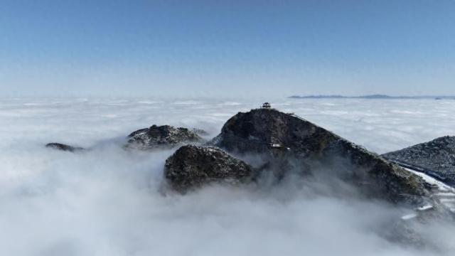 大巴山里惊现“天宫”，云雪映衬好“光景”