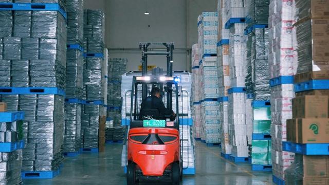 小包裹承载大民生 “崇信制造”雨森纸品飞入全国百万家