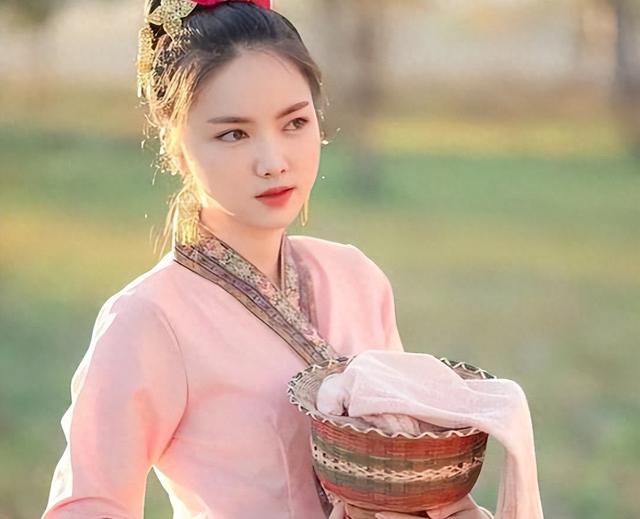 老挝姑娘来中国游玩一周，回去后直言：家乡与中国差距一目了然