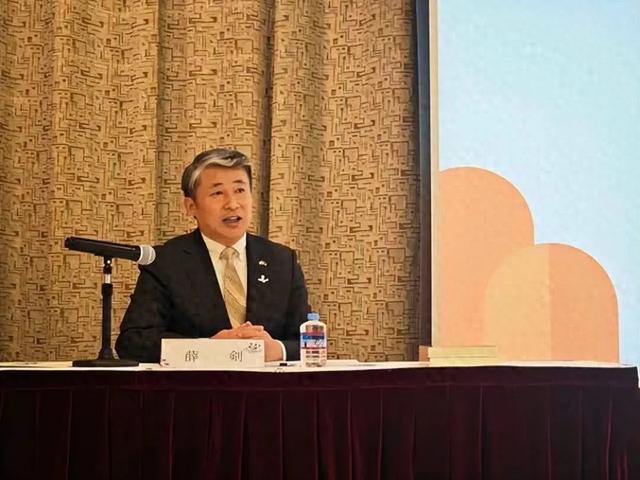 连美驻日大使都出动了，薛剑总领事遭围攻，若被驱逐必对等回应