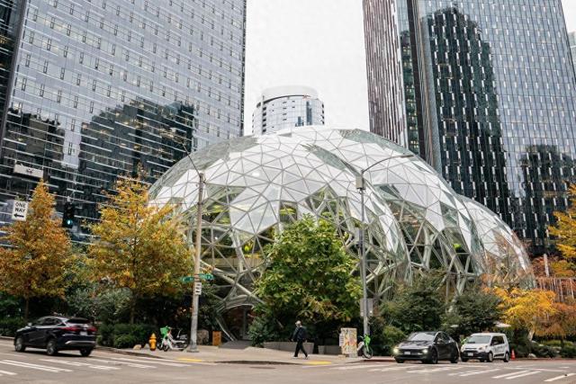 资本无情! 亚马逊利润暴涨却裁员3万, 声称AI可替人, 刘强东预言成真