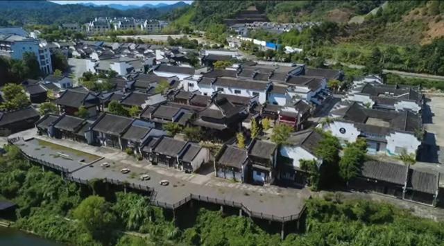 江西婺源新开发的梦里老家仿古小镇处于荒废状态，让人感到惋惜