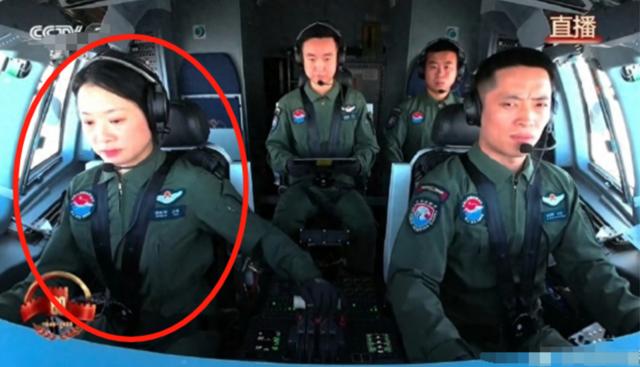 阅兵女机长找到了！央视点名，私生活被扒牺牲太大，丈夫更厉害