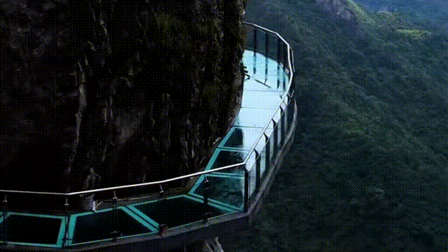 海拔600米，温州人在悬崖上建起全国最长的高山玻璃栈道