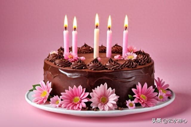 小孙宝贝儿的生日是腊八节，今天满五周岁了	。