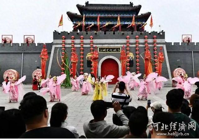 国庆中秋假期：吴桥杂技游“热辣滚烫”
