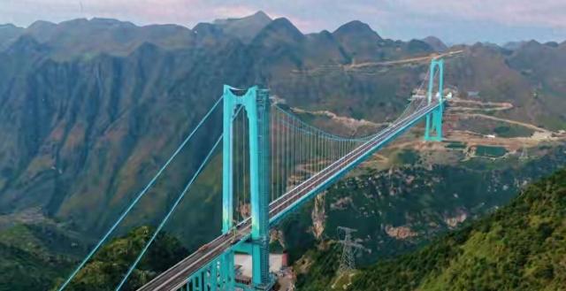 625米云端筑梦：一座桥如何改写山河，惊艳世界