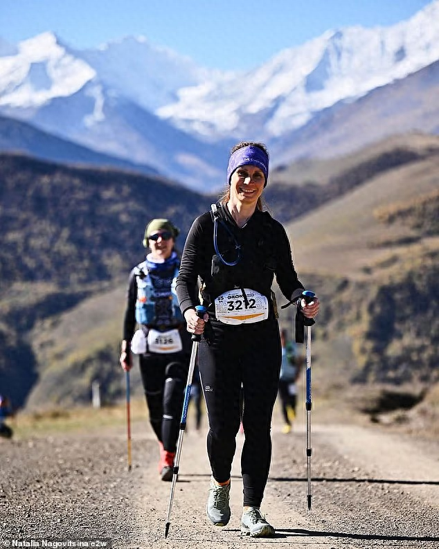 俄罗斯女登山者被困7000米天山十日，同行帮忙时殒命，救援取消