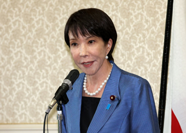 约30人排队窜台，高市还在玩火！中方祭出新一轮反制	，美政府表态