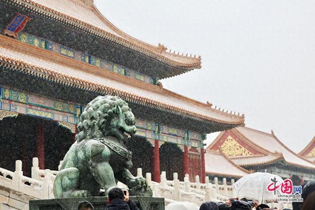 北京迎来今冬初雪 故宫雪景美如画