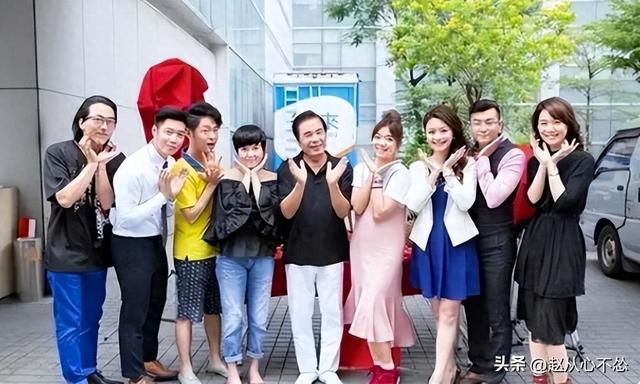 “6个老婆”同住一屋，每人每月7万零花钱，71岁又娶第七房小娇妻