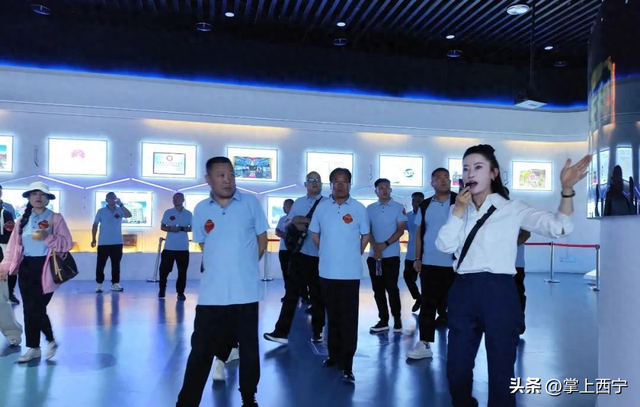 “千人游厂·万人游园”共赴青稞酒乡