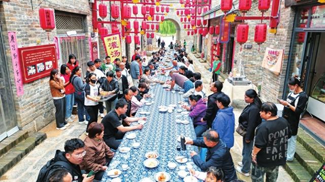 大阳古镇：热闹古街满欢腾