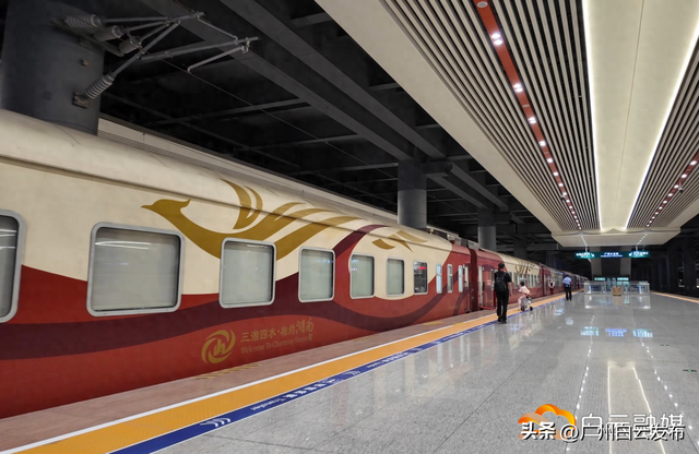 广州↔新疆！白云站首次发出华南地区首列适老舒适型旅游专列