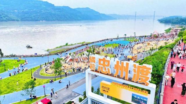 八天客流超三十多万！功夫动漫首个微度假亲子乐园火出圈