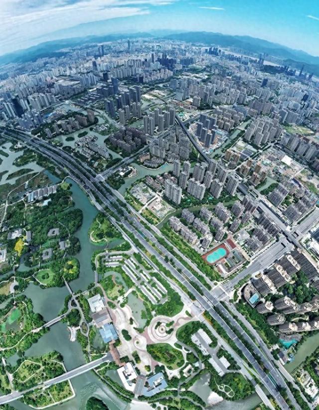 江苏“富到漏油”的县级市，人口不到200万，面积比1个香港还要大