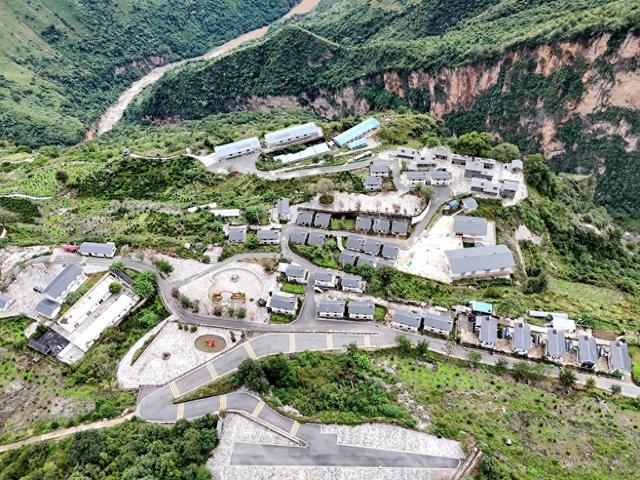 在阿布洛哈，这条路重新定义时间、希望与距离