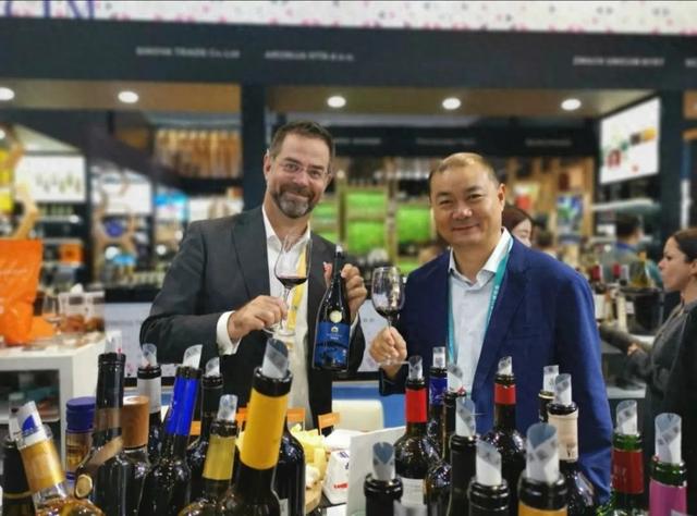 贺东庄园璀璨绽放中阿博览会，以酒为媒架设丝路文化交流新桥梁