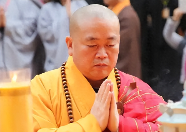 释永信在少林寺有多爽，让人根本想象不到，难怪佛协会批了又批