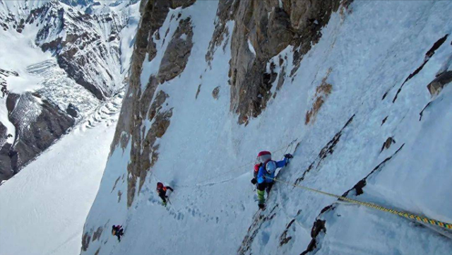 18人登顶乔戈里峰，返回途中11人遇难3人重伤，他们经历了什么？