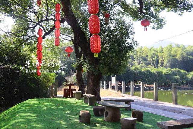 浙江宁波的幽静山村，因美女下凡洗澡而得名，湖光山色美不胜收