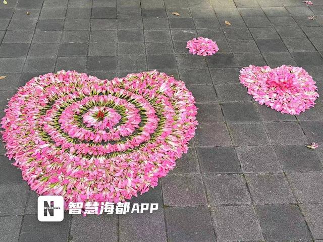 福州鹤林生态公园六旬保安自制“爱心花环”点缀公园，获游客点赞