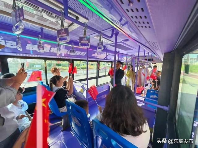 友情提示！免费旅游巴士还可以看“川剧”表演！