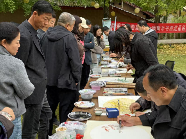 跟着艺术游陇南——陇南市文广旅局走进徽县嘉陵镇田河村开展书画进景区活动