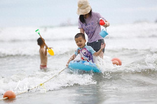 海南三亚：海边戏水 乐享清凉