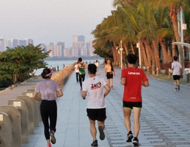 别学我！玩命减肥俩月掉50斤，结果被拉进急诊室