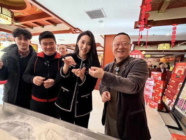 走进老字号，共绘新图景，孙楚泊化身非遗体验官