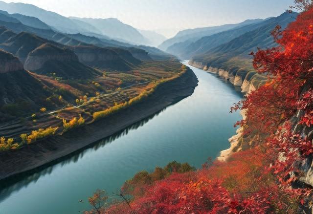 在千岛湖的深处，藏着一处风景绝美的地方叫红叶湾