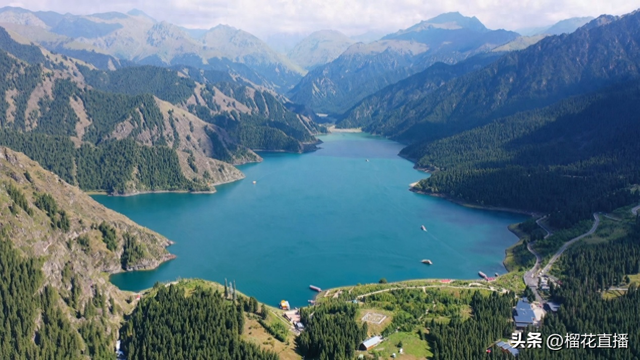 天山天池绘就生态旅游新画卷
