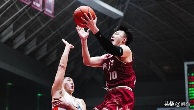 CBA联赛：北京4连胜开局 浙江艰难获首胜 陈林坚助山东“复仇”北控