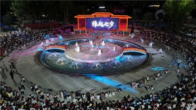 湖北郧西：中秋国庆“双节”消费市场“热”