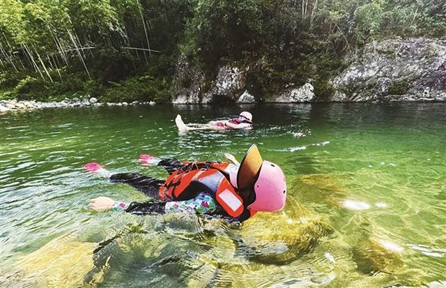 能坐就不站，能躺就不走！“窝囊旅游”玩法受青睐