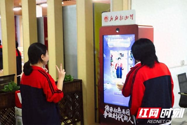 公益科技点亮红色研学 AI光影机成“我的韶山行”打卡新宠