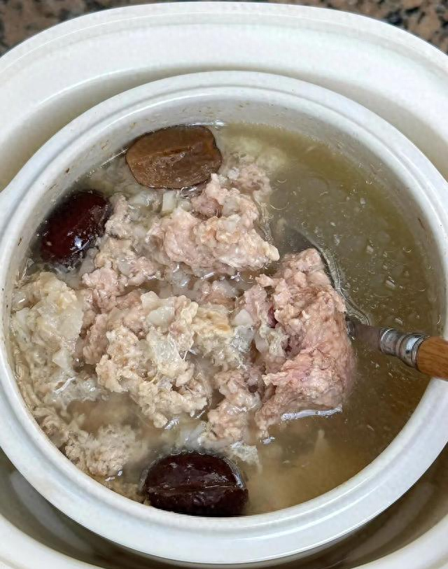 冬天给家人喝扶正汤，甲流来袭，每周喝两次，邪气来了也不怕。