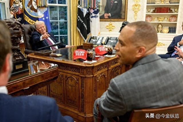 特朗普82岁还想再战总统？万斯尴尬噤声，共和党内斗或将升级！