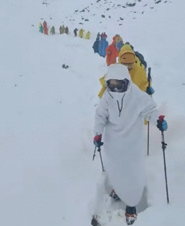 珠峰东坡暴雪警示，高原徒步不能“裸奔”